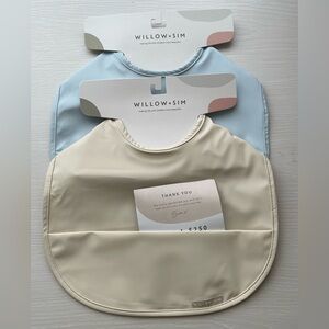 💃 WILLOW + SIM Waterproof Deep Food Catcher Baby Bibs (ages 6 to 36 months) NWT